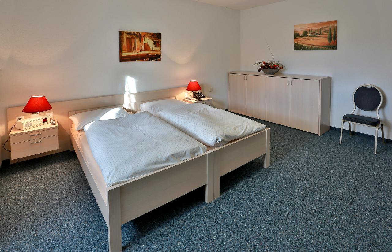 Hotel Du Port - Free Parking - Breakfast Included Estavayer-le-lac Exteriör bild